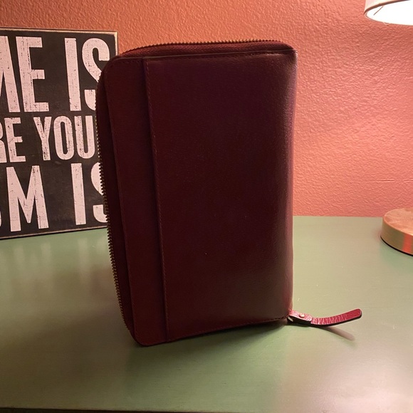 Large Kate Spade Travel Wallet - Picture 2 of 3